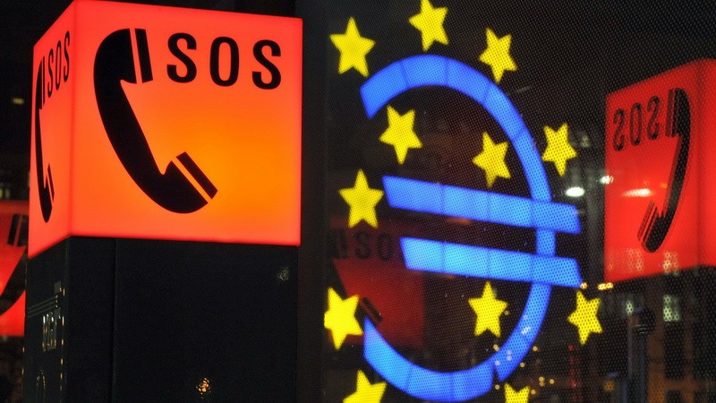 Euro_znak_kríza_SOS v pozadí_ilustračná foto